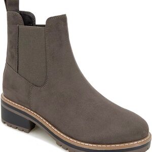 NWOT Kenzie Khai brown Chelsea boots